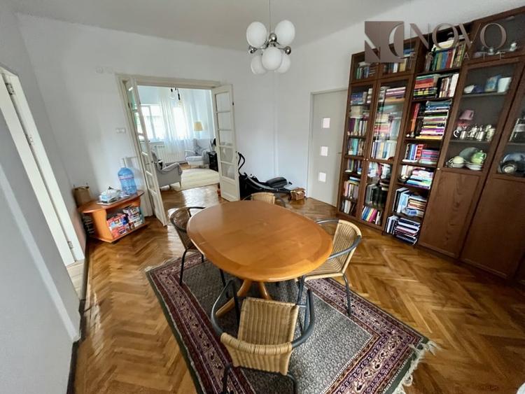 Apartament cu 4 camere semidecomandat, mobilat în Unirii