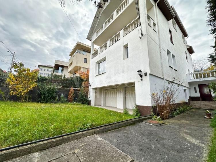 Casă individuală cu 5 camere cu Canalizare în Central