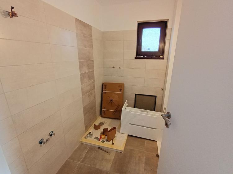 Casă individuală cu 5 camere cu Canalizare în Sânandrei