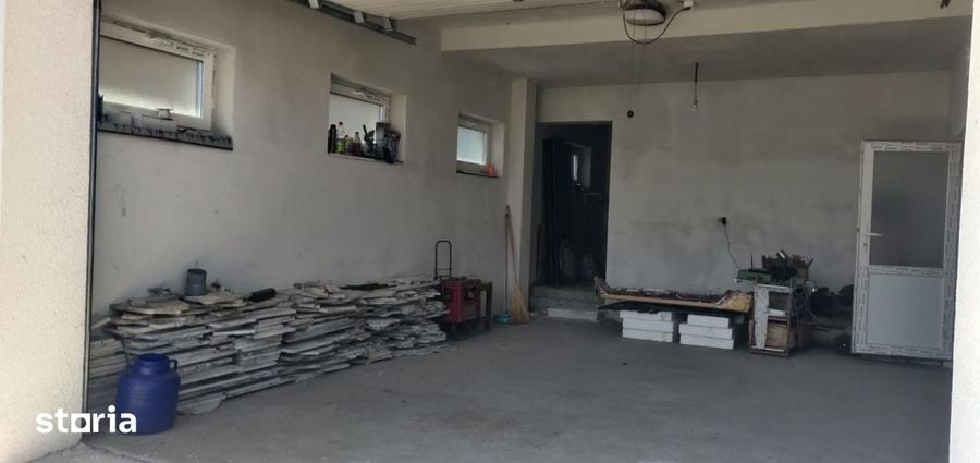 Casă cu 5 camere cu Teren 500 Mp în Chinteni