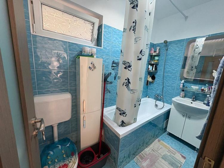 Apartament cu 3 camere decomandat, mobilat în Central