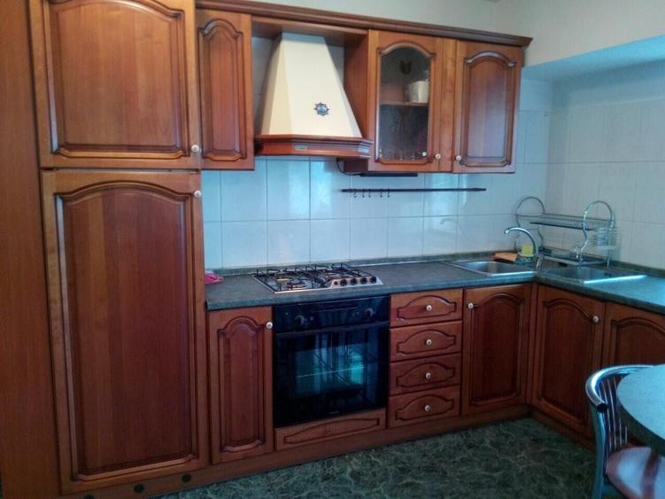 Apartament cu 3 camere decomandat, mobilat în Decebal