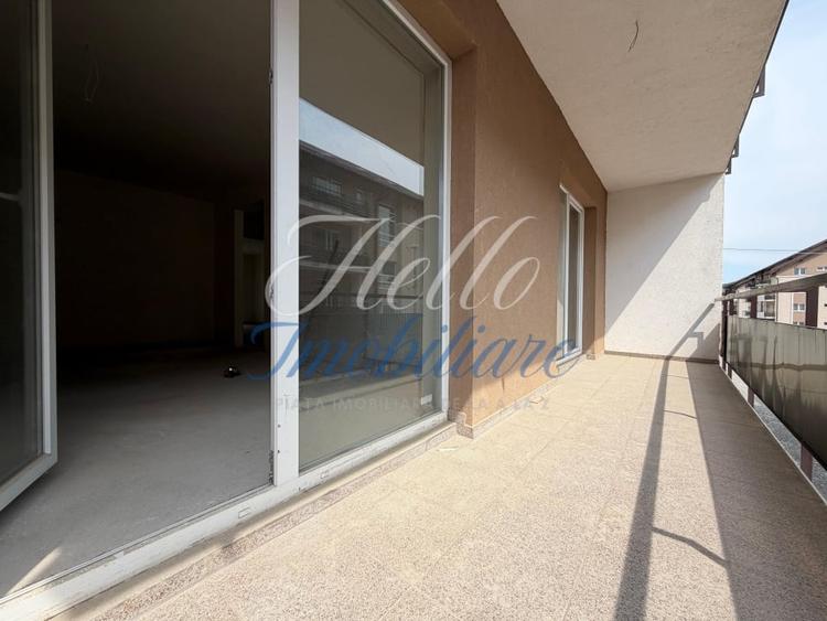 Apartament cu 3 camere semidecomandat în Florești