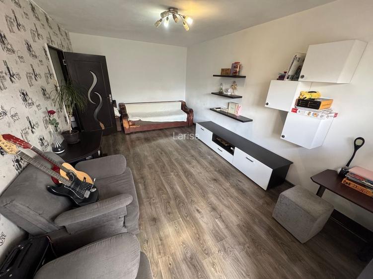 Apartament 2 camere decomandat zona Dacia cu Centrală proprie si Boxă