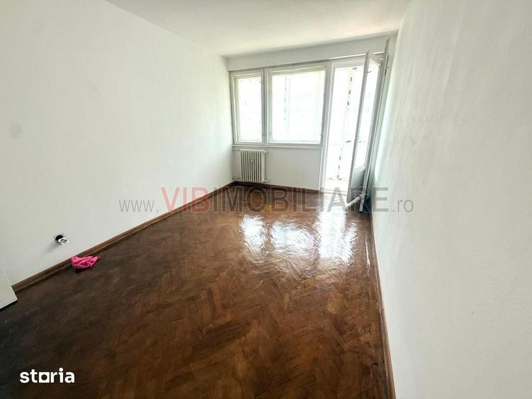 Apartament cu 3 camere în Tei