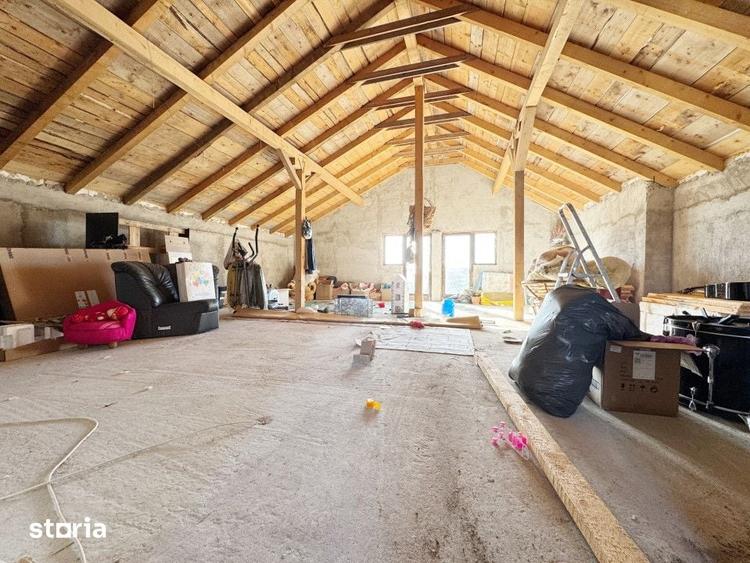 Casă cu 5 camere cu Teren 504 Mp în Sânmihaiu Român