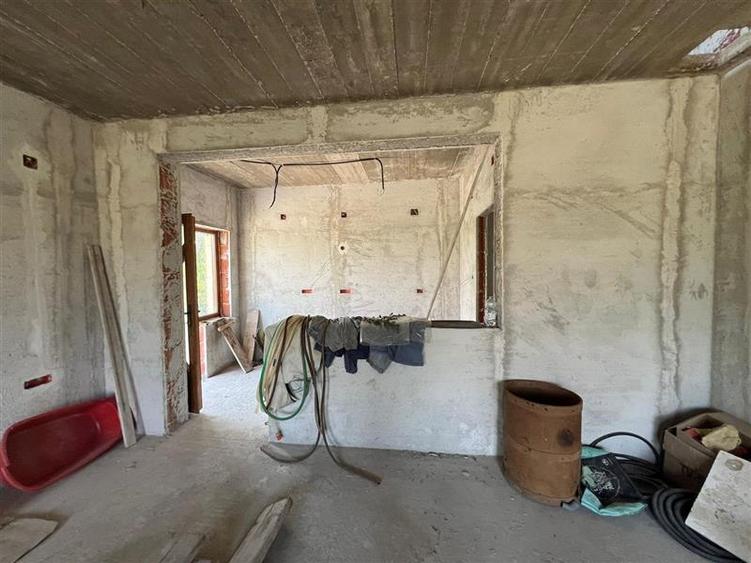 Casă individuală cu 5 camere cu Teren 4316 Mp în Petreu