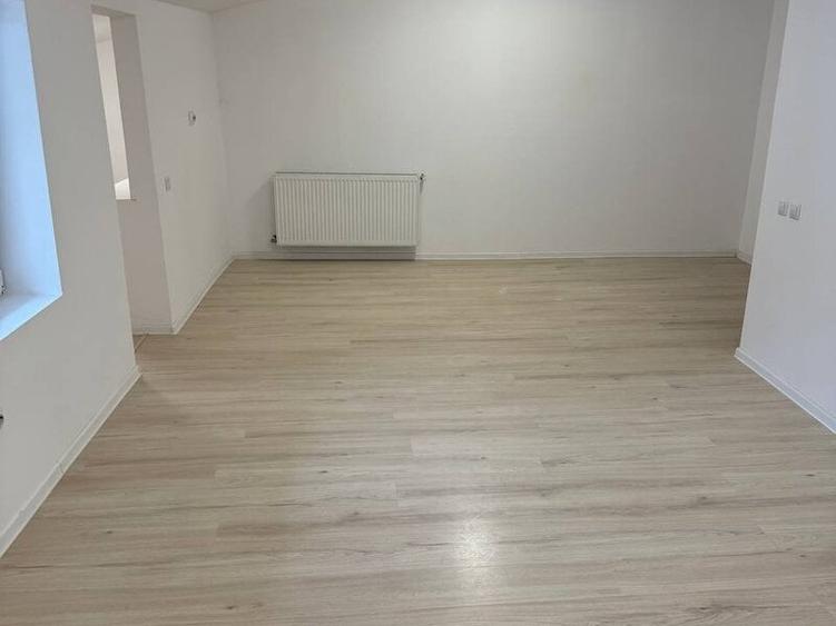 Casă individuală cu 12 camere cu Canalizare în Banu Manta