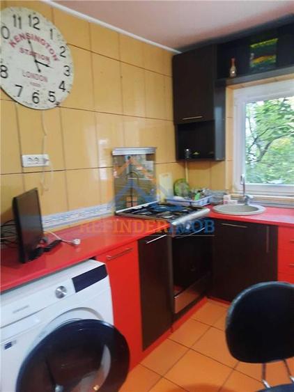 Apartament cu 2 camere semidecomandat, mobilat în Berceni