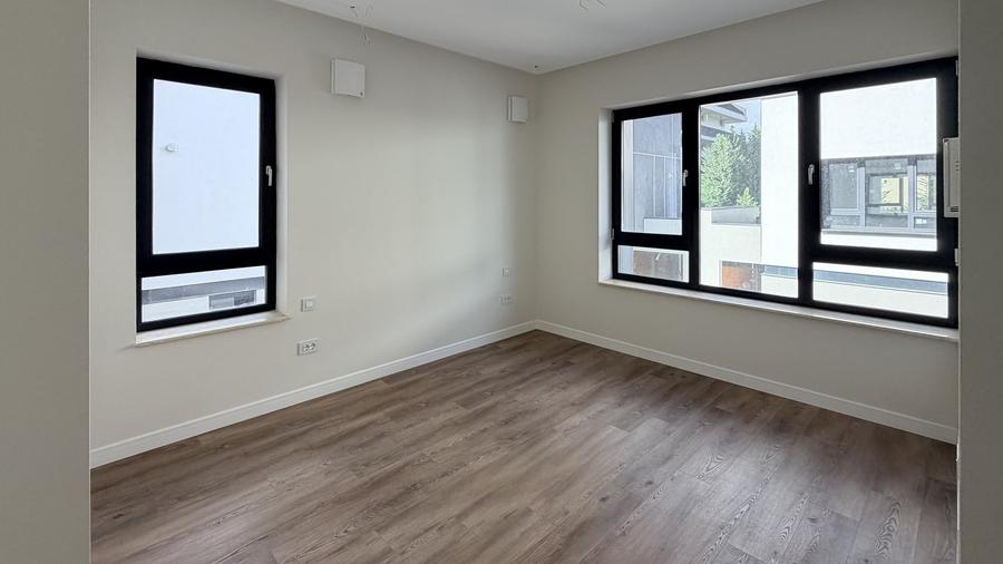 Duplex cu 5 camere cu Canalizare în Voluntari