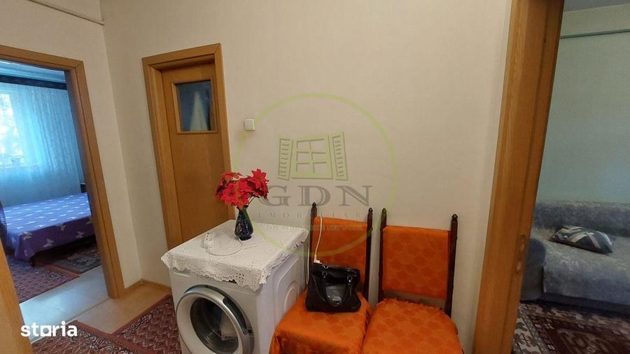 Apartament cu 3 camere semidecomandat în Rovine