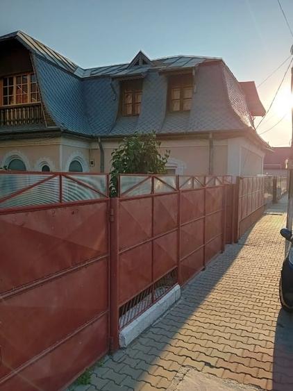 Casă individuală cu 5 camere cu Canalizare în Central