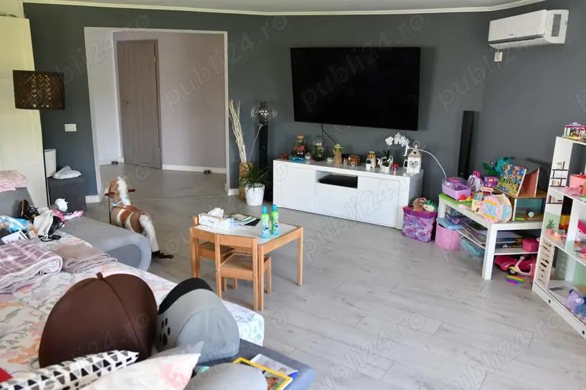 Casă cu 6 camere cu Teren 832 Mp în Fratelia