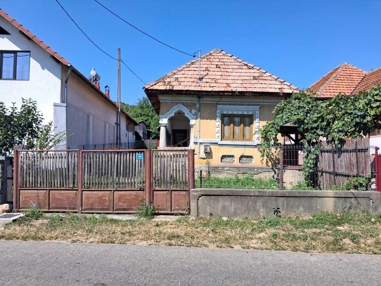 Casă cu 4 camere în Retevoiești