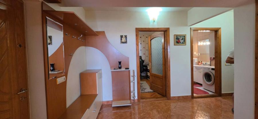 Apartament cu 3 camere decomandat în Cantemir
