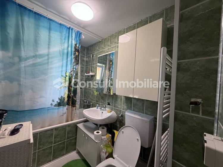 Apartament cu 3 camere decomandat în Între Lacuri