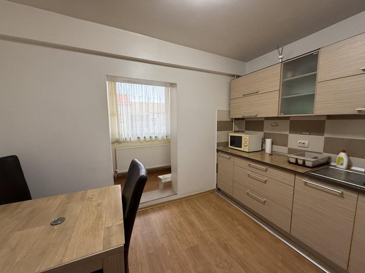 Apartament cu 3 camere, decomandat, 65 mp utili, etaj 4 cu acoperis - Soarelui - 5