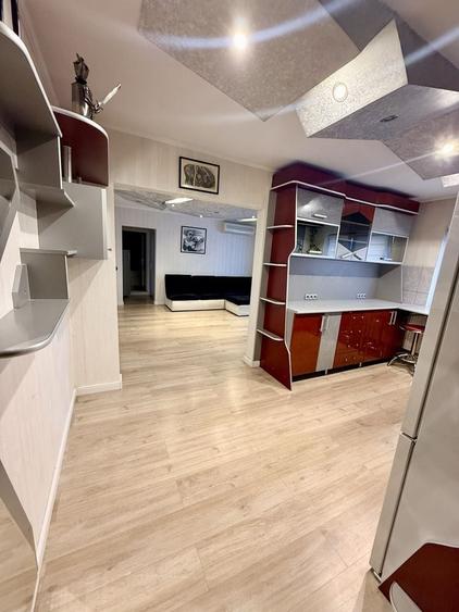 Apartament cu 3 camere semidecomandat în Iosia