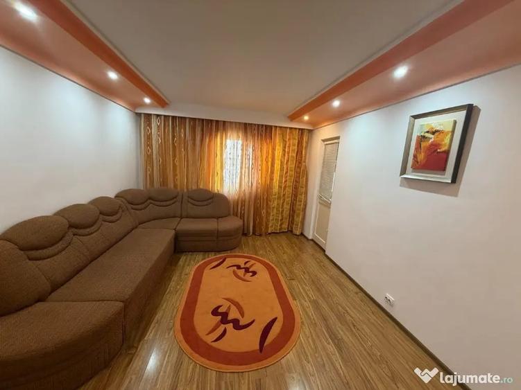 Apartament cu 3 camere decomandat în E3