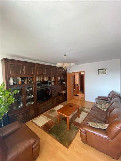 Apartament cu 3 camere decomandat, mobilat în Colentina