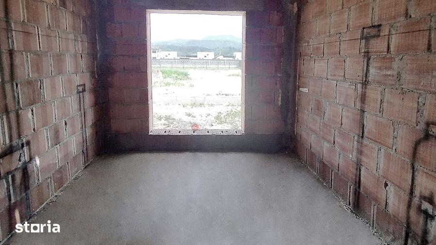 Casă cu 4 camere cu Teren 500 Mp în Cristian