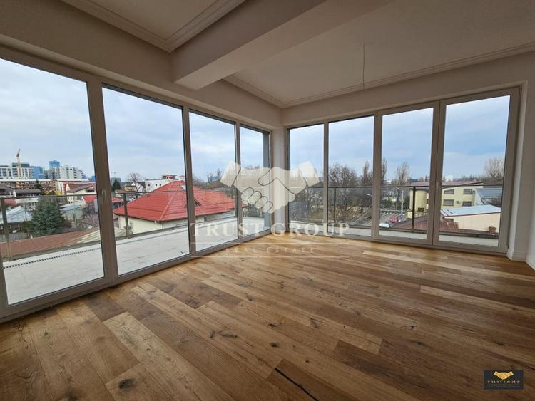 Penthouse cu 3 camere decomandat în Barbu Văcărescu