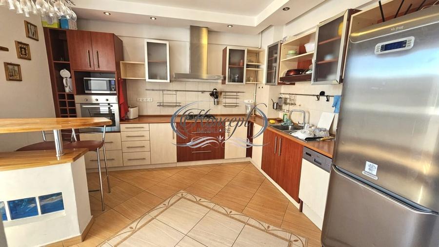 Apartament cu 4 camere semidecomandat, mobilat în Zorilor
