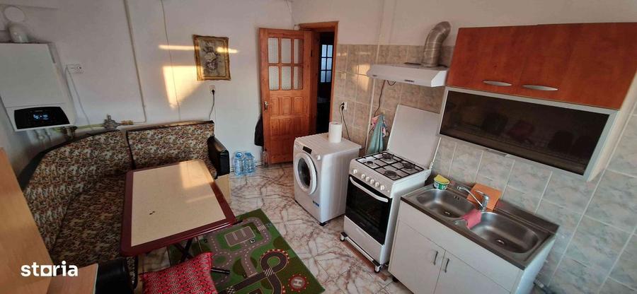 Apartament cu 2 camere decomandat, mobilat în Central