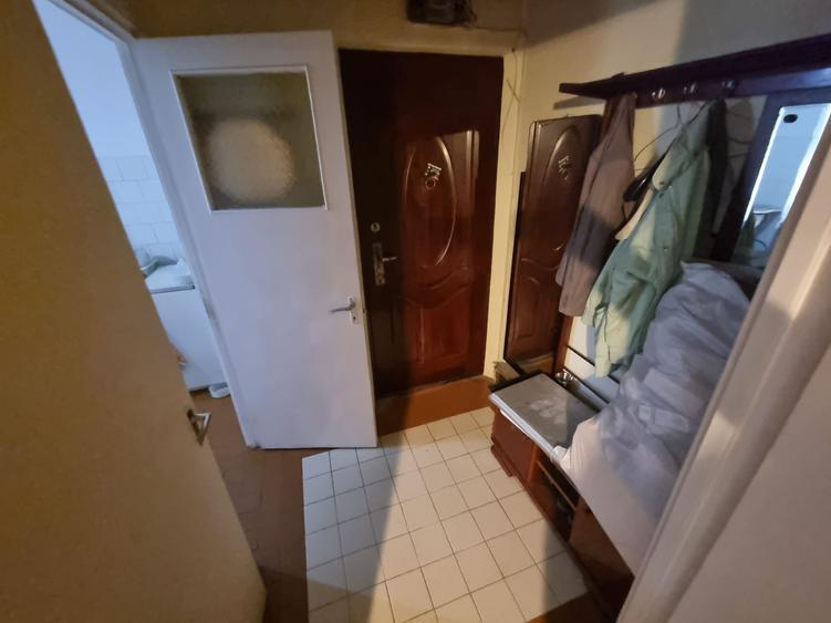 Apartament cu 2 camere semidecomandat în Podu Roș