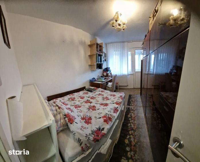Apartament cu 3 camere semidecomandat, mobilat în Bucureștii Noi