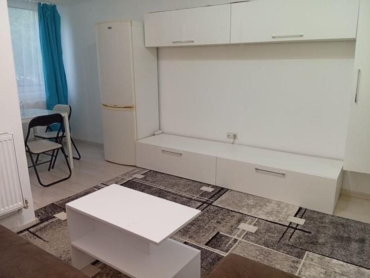 Garsonieră decomandată în Central