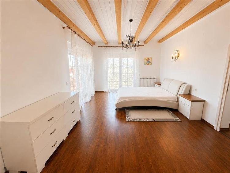 Apartament cu 3 camere decomandat, mobilat în Calea Dumbrăvii