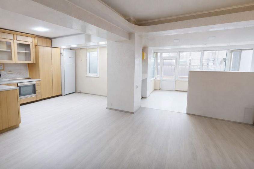 CAPITOL - B-dul. Mamaia - Apartament cu 4 camere si terasa de 80 mp. - 1