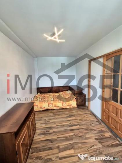 Apartament cu 3 camere semidecomandat în Craiovei