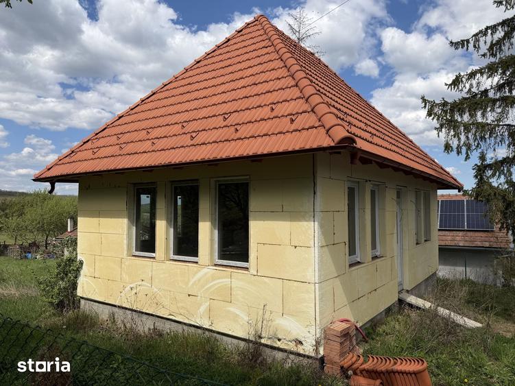 Casă cu 2 camere cu Teren 500 Mp în Crișeni
