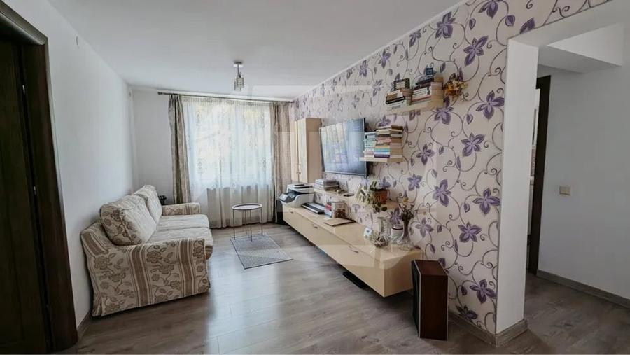 Apartament cu 3 camere semidecomandat, mobilat în Plopilor