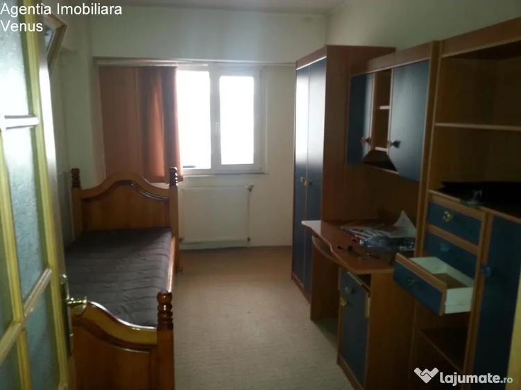 Apartament cu 4 camere decomandat în Central