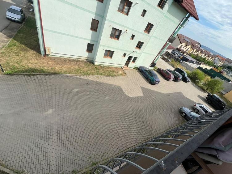 Apartament cu 3 camere decomandat, mobilat în Exterior Sud