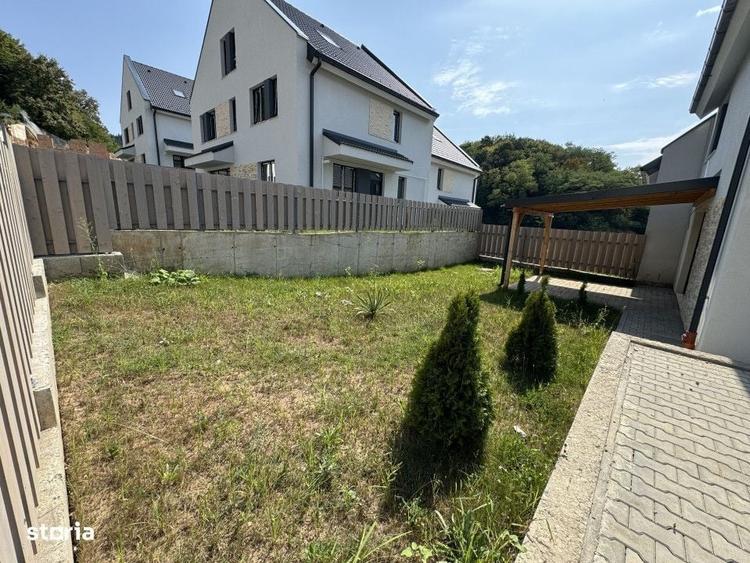 Casă cu 4 camere semidecomandat în Tău