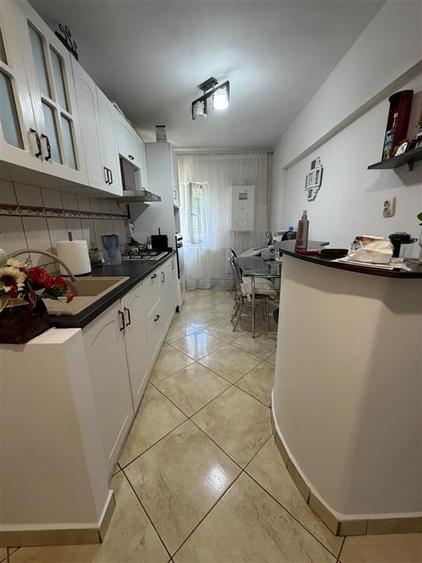 Apartament cu 3 camere decomandat, mobilat în Sud