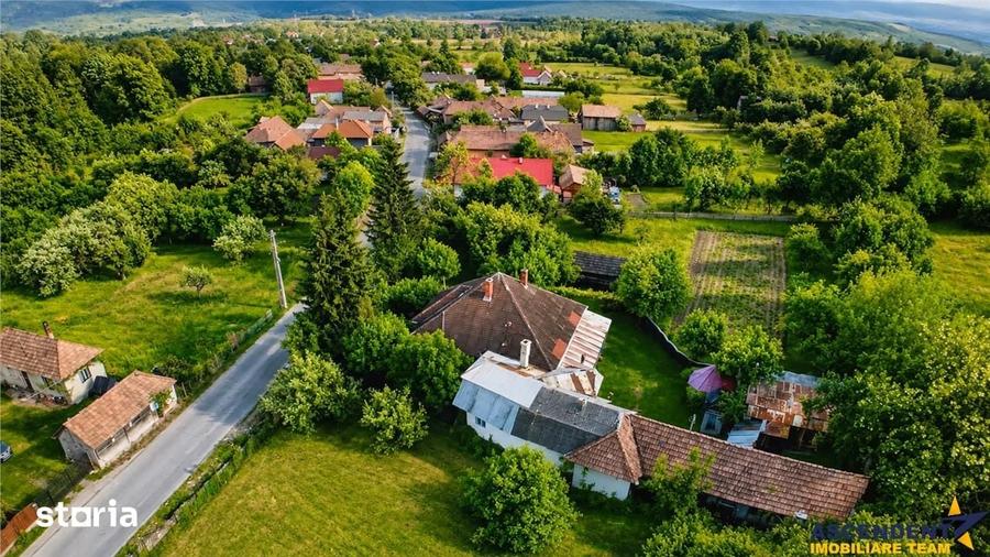 Casă cu 6 camere cu Teren 3269 Mp în Deda
