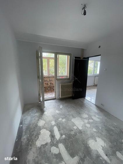 Apartament cu 3 camere nedecomandat în Mircea cel Bătrân
