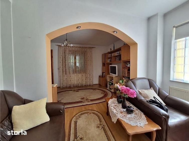 Casă cu 6 camere cu Teren 200 Mp în Ultracentral