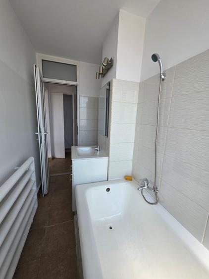 Apartament cu 2 camere semidecomandat în Cantemir