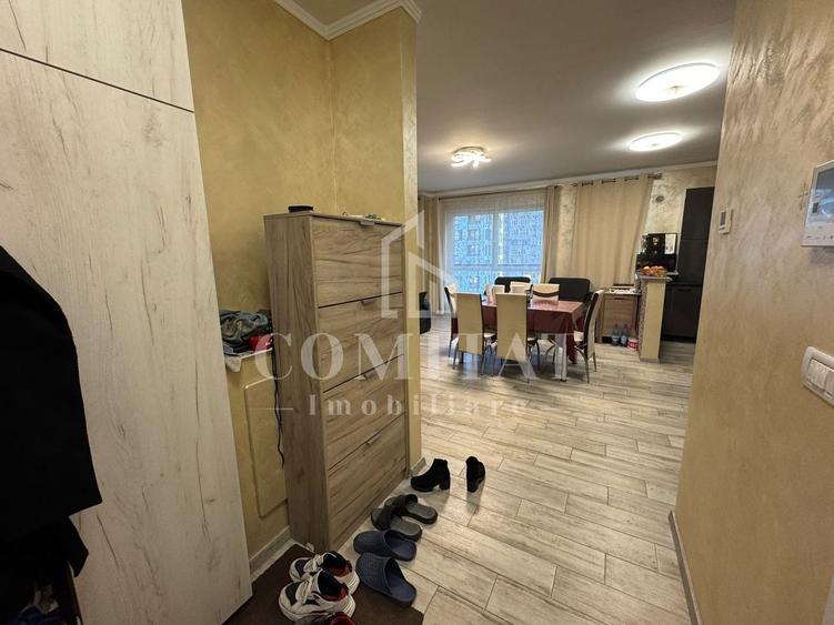 Apartament cu 4 camere semidecomandat, mobilat în Florești