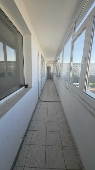 Apartament cu 3 camere semidecomandat în 1 Mai