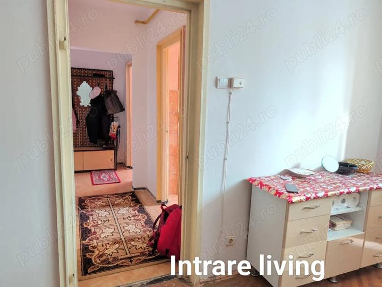 Apartament cu 3 camere semidecomandat în Central
