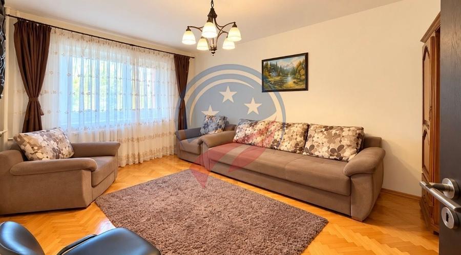 Apartament cu 3 camere decomandat în Lăpuș