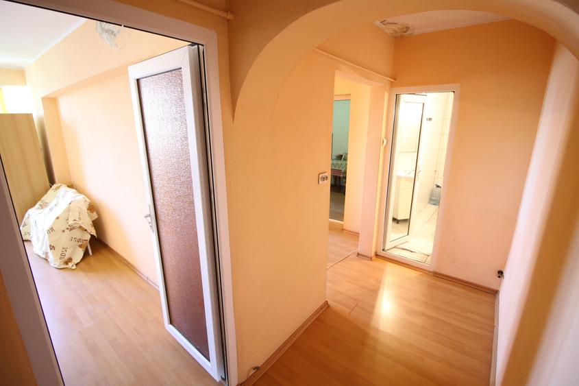 Apartament cu 2 camere decomandat în