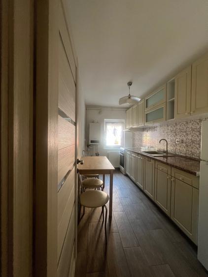 Apartament cu 3 camere decomandat în Exterior Vest
